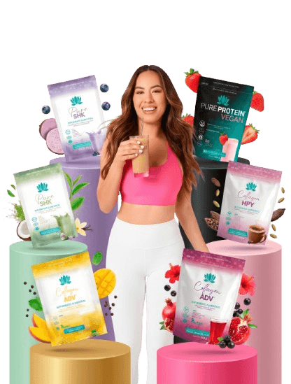 Mujer con productos PureHealth